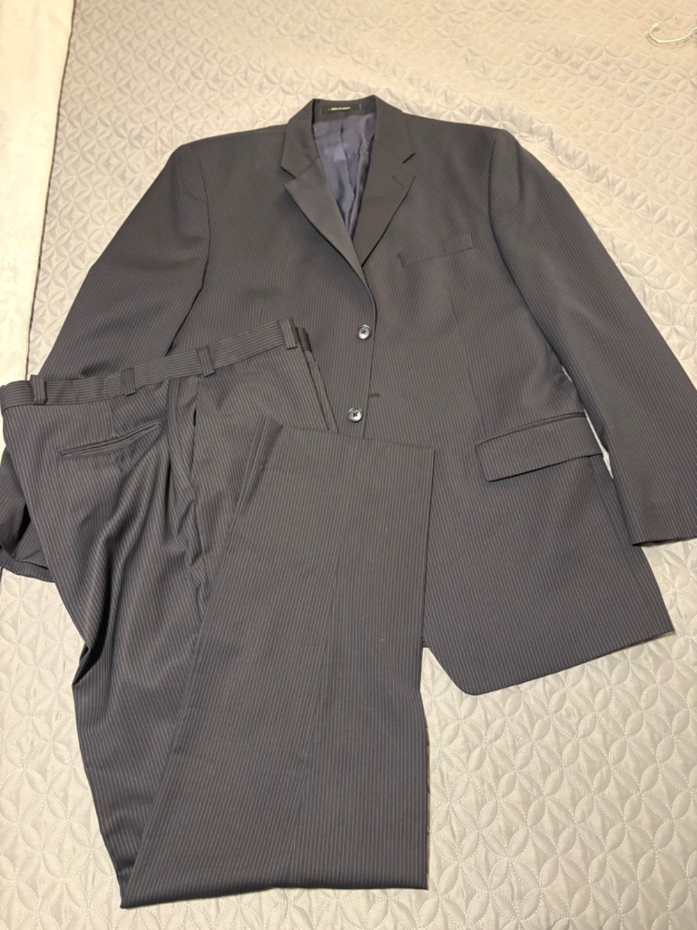 Calvin Klein Lord & Taylor Suit 2 Piece Navy Pinstripe 44L Jacket 36W/34L Pants